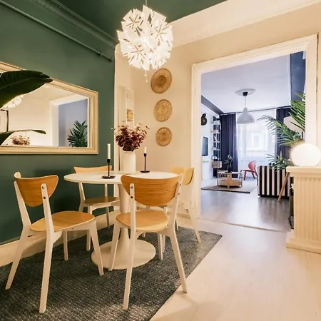 Charming Flat Next To Metro & Nisantasi In Sisli